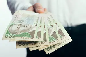 Кабмін планує відмовитися від прожиткового мінімуму: йому знайшли заміну 