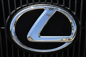 Управление госохраны заказало себе три Lexus за свыше 3 млн грн каждый