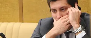 Московський суд засудив опозиційного політика Дмитра Гудкова до восьми років колонії заочно