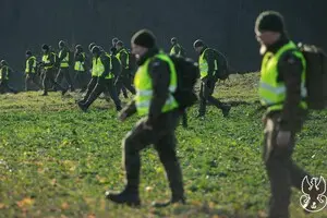 Більшість опитаних поляків вважають, що російські об'єкти у повітряному просторі Польщі треба збивати