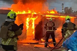 В окрестностях Чернигова упали обломки дронов, вспыхнуло несколько зданий