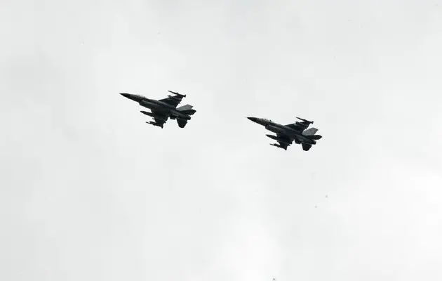 Група українських пілотів прибула до Канади для навчання на F-16