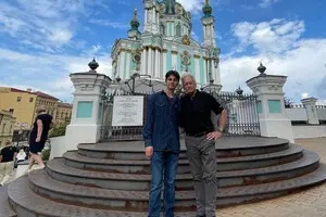 Американский актер Майкл Дуглас приехал в Украину и прогулялся по Киеву