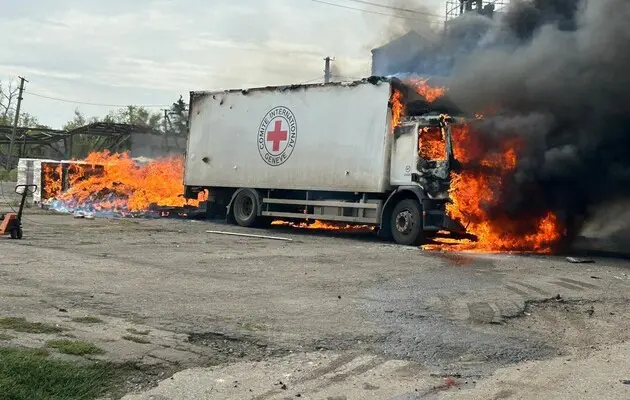 Россияне ударили по автомобилю гуманитарной миссии Красного Креста в Донецкой области