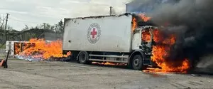 Червоний Хрест побоявся сказати, що це росіяни вдарили по гуманітарній вантажівці — Зеленський 
