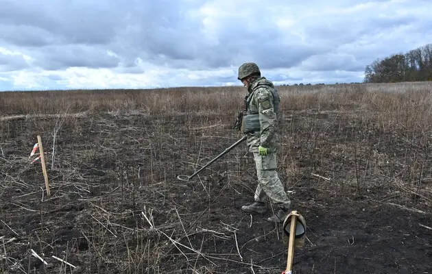 На Херсонщині чоловік намагався самотужки винести з поля міну і загинув