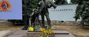 Памятник Александру Довженко установили возле киностудии его имени и назвали ангелом-хранителем