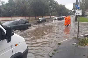 В Одессе прошел мощный ливень: затоплены улицы и дома