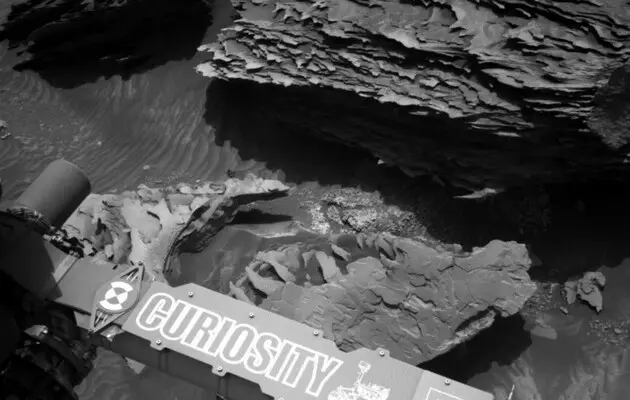 Curiosity нашел камень, похожий на книгу