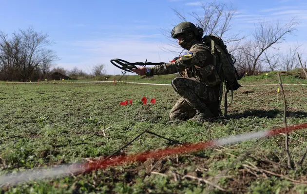 На фронті не вистачає мін. На покровському напрямку бригада ЗСУ отримує 10 штук калібру 120-мм на тиждень — воєнна кореспондентка 