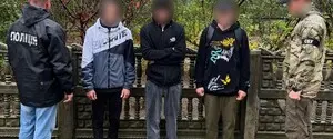 В Черновцах трое молодых людей поджигали релейные шкафы на железной дороге: их могут приговорить к пожизненному