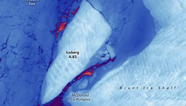 Айсберг начал движение от шельфового ледника