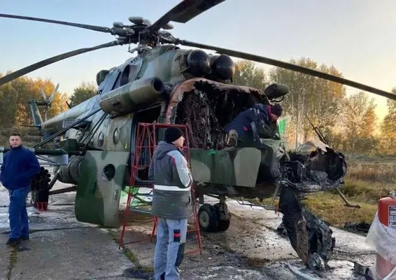 У російському Омську школярі спалили вертоліт Мі-8 на місцевій авіабазі – росЗМІ