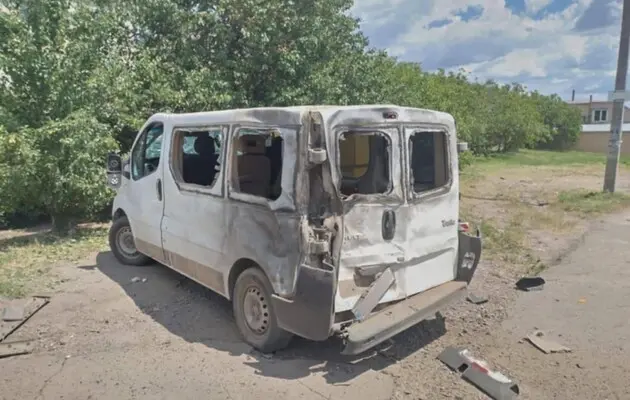 В Николаевской области россияне FPV-дроном атаковали автомобиль: двое пострадавших