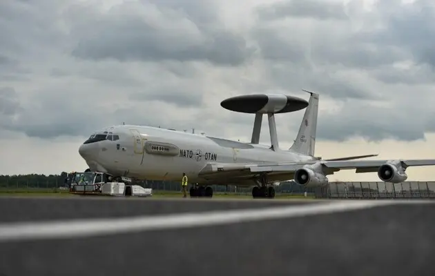 НАТО відправило радіолокаційний літак для відстеження неба над Румунією на тлі загроз від РФ