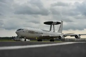 НАТО відправило радіолокаційний літак для відстеження неба над Румунією на тлі загроз від РФ