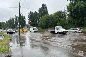 В Киеве сильный ливень: в четырех районах есть подтопление