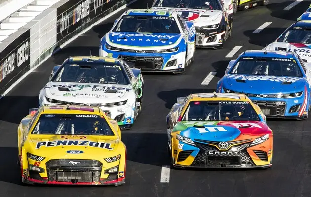 У США сталася найбільша в історії гонок NASCAR аварія