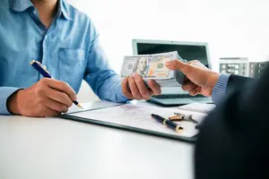 Чиновника из Черновицкой области поймали на взятке в 65 тысяч долларов