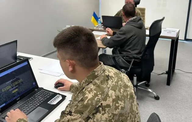 У Міноборони розповіли про роботу рекрутингових центрів: найпопулярніші професії — водії та оператори дронів 