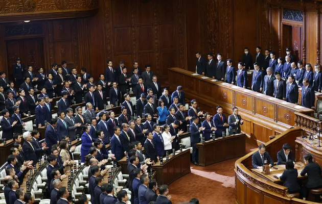 Вибори в Японії: опитування показують, що керівна партія ризикує втратити більшість 