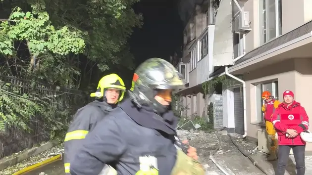 Під час ракетної атаки в Одесі було пошкоджено триповерхівку та понад 10 приватних будинків