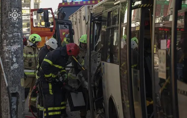 ДТП на вулиці Гетьмана в Києві: одна з постраждалих жінок померла