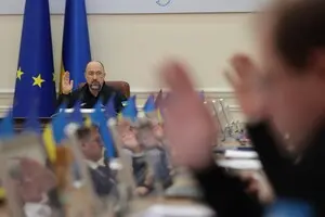 Тысяча от Зеленского и не только: Шмыгаль рассказал о дальнейших планах государства по поддержке украинцев