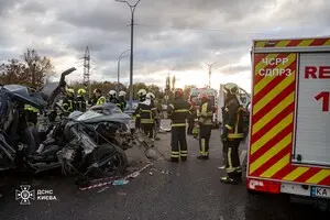 В Киеве автобус сбил несколько авто и выехал на обочину, есть погибшие