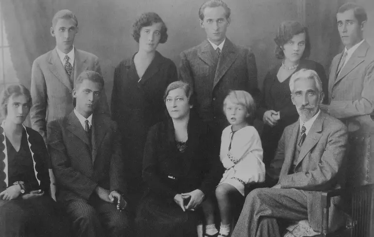 The Krushelnitsky family was shot and destroyed. Sitting (from left to right): Vladimir, Taras, mother Maria Tarasovna, Larisa and father Anton Vladislavovich. Standing: Ostap, Galya (Ivan's wife), Ivan, Natalia (Bogdan's wife), Bogdan