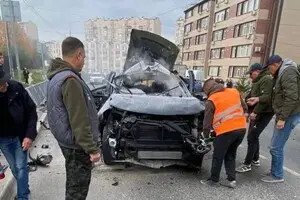 У Севастополі підірвали автомобіль капітана першого рангу Чорноморського флоту РФ. Той не вижив