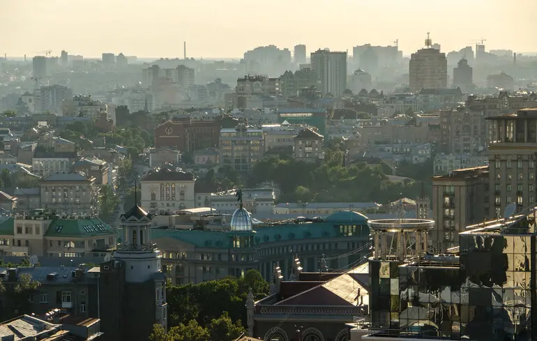 Росіяни пошкодили підприємство в Харкові та вбили й поранили людей в області