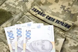 Закон про підвищення податків набуде чинності з 1 грудня. Його видалили з «Голосу України»