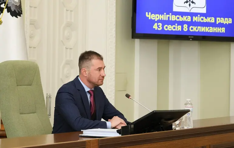 В.о. міського голови Чернігова Ломако написав заяву про відставку. Він звинуватив ОПУ в тиску