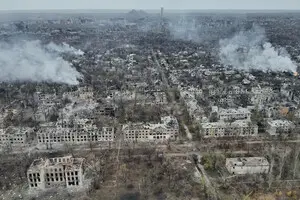 Російські піхотні групи в Торецьку намагаються сконцентруватися у будинках 