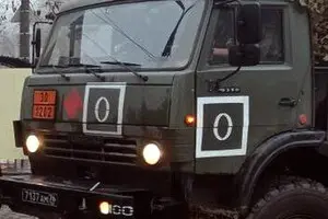 На российской военной технике появилась новая отметка, и это не единственная интрига, связанная с ее передвижением через Мариуполь.