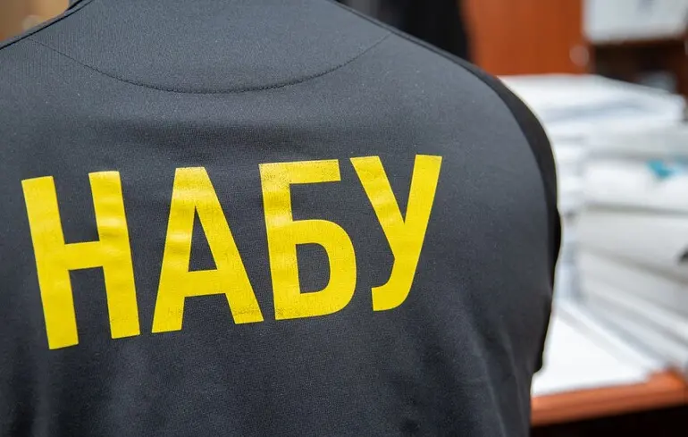 Судді на Львівщині вимагали мільйон доларів хабаря: оголошено підозру третьому фігуранту