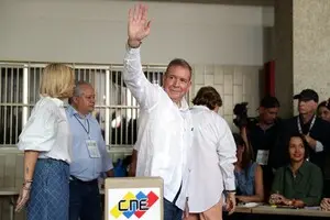 Режим Мадуро объявил вознаграждение в $100 тысяч за информацию об уехавшем из Венесуэлы оппозиционере