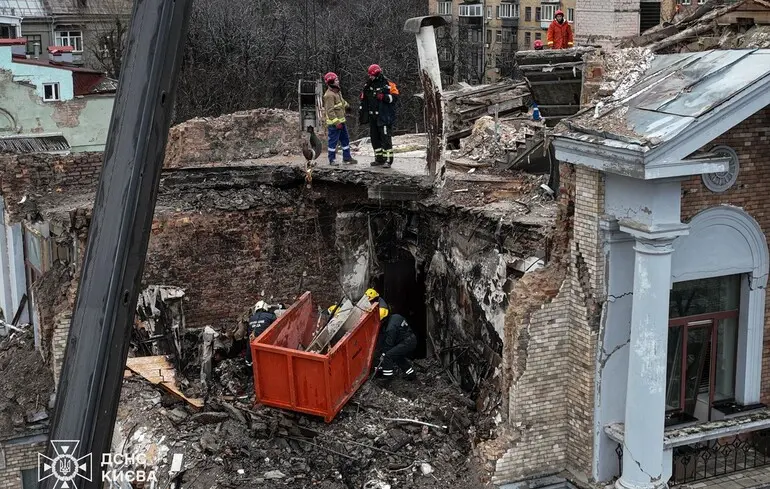 У Києві завершили розбір завалів будинку після російської атаки 1 січня