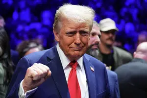 Почти половина американцев считает иммиграцию главным приоритетом Трампа: опрос