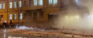В Киеве возле Центрального вокзала прорвало трубу с горячей водой