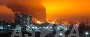 У Ленінградській області горить майже 2 тис. кв. м промзони. Місцеві кажуть, що чули вибухи