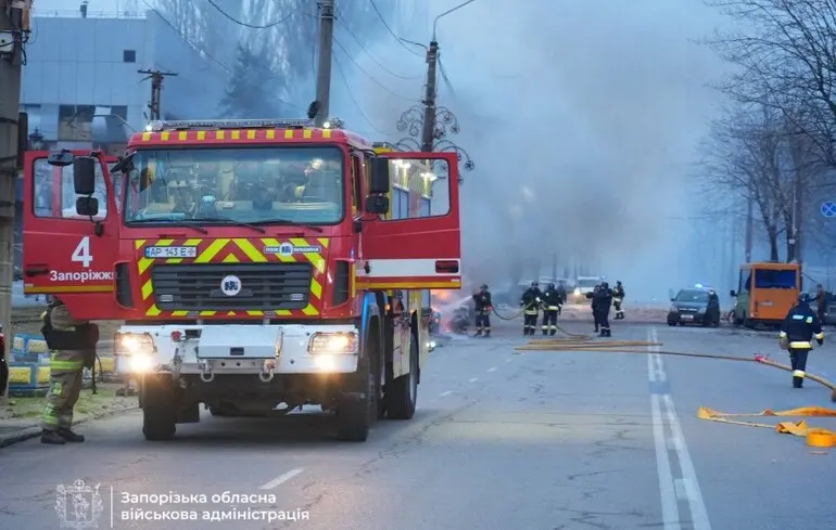 На фото удар по Запорожью управляемыми авиационными бомбами 8 января 2025 года