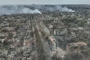 Россияне захватили господствующую высоту в одном из важных городов Донбасса: теперь их артиллерия может бить беспрепятственно и точно