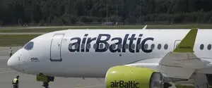 Латвийская airBaltic прекращает рейсы из Польши в Ригу для украинцев