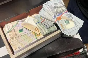 Во Львовской области задержали двух депутатов при передаче 800 тысяч гривен отката – полиция