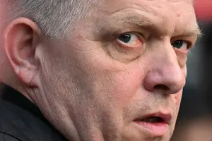 Оппозиция Словакии планирует выдвинуть Фицо вотум недоверия – СМИ