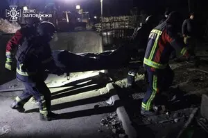 Баллистический удар по Запорожью: спасатели из-под завалов деблокировали тело мужчины