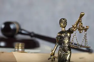 Бывшего ведущего каналов 