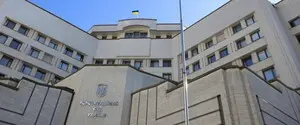 Конституционный суд уволил в отставку трех судей и приступил к избранию главы
